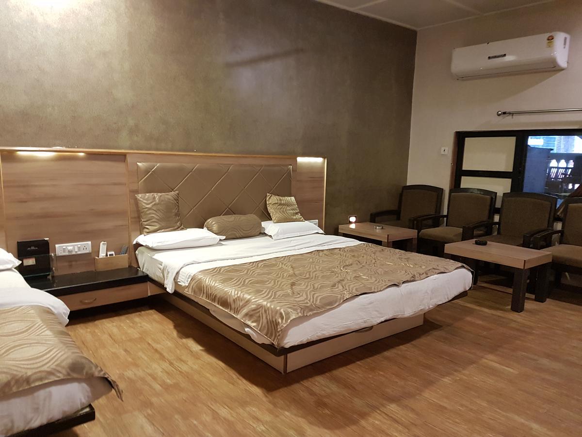 Hotel Savera Palace 卜山 外观 照片
